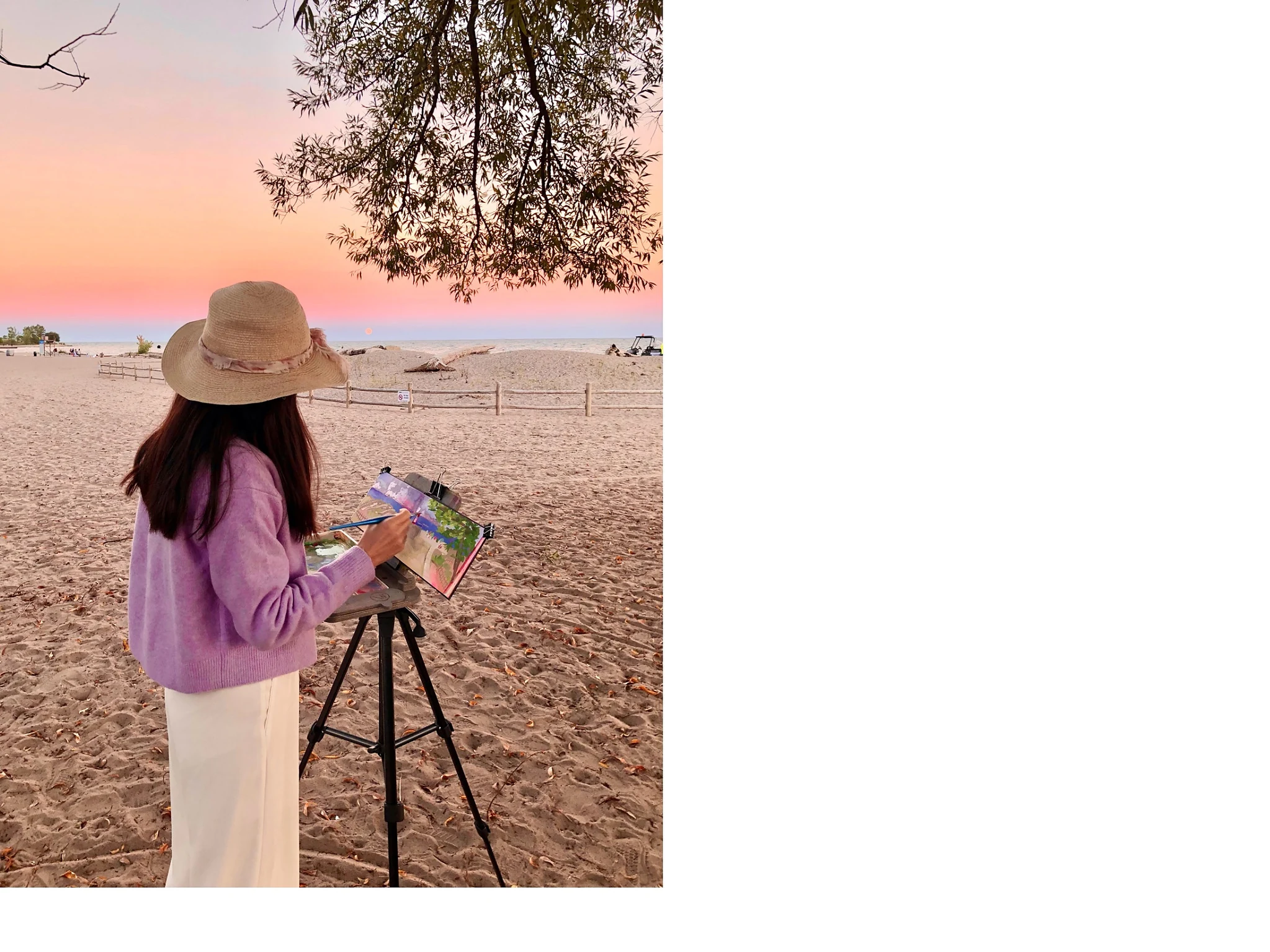 Jade Yu Han painting en plein air at the beach at sunset